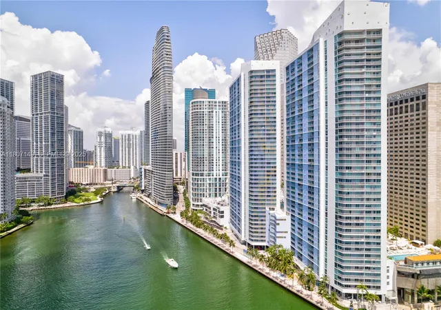 335-s-biscayne-blvd-1006-miami-fl-33131/hzid_56347fa8