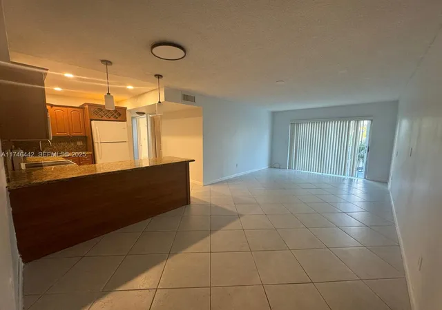 3642-ne-171st-st-306-north-miami-beach-fl-33160/hzid_e905a207
