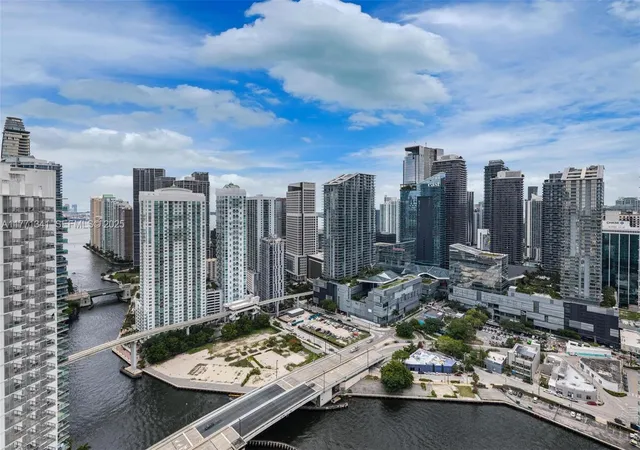90-sw-3rd-st-4103-miami-fl-33130/hzid_3cfa5111