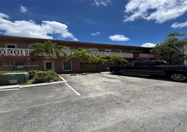 270-ne-191st-street-108-miami-fl-33179/hzid_301b4035