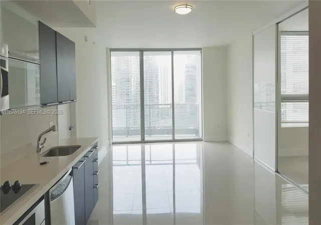 90-sw-3-st-3210-miami-fl-33130/hzid_71dfb812