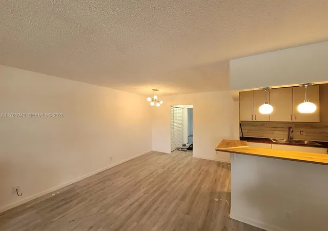 14-salisbury-a-14-14-west-palm-beach-fl-33417/hzid_241fd47a