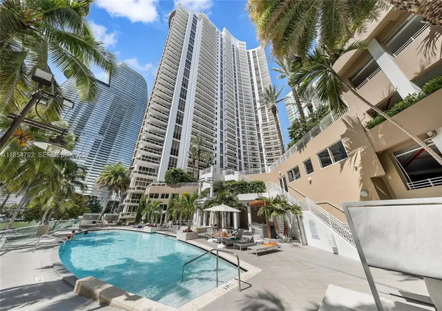 901-brickell-key-blvd-3002-miami-fl-33131/hzid_c0838597
