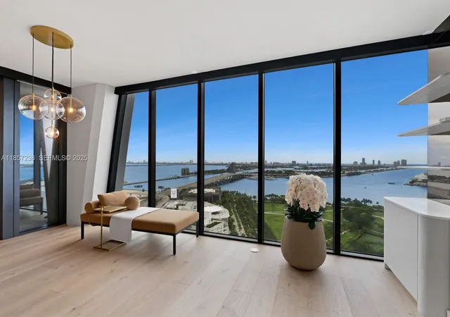 1000-biscayne-blvd-2402-miami-fl-33132/hzid_3f3a97d6