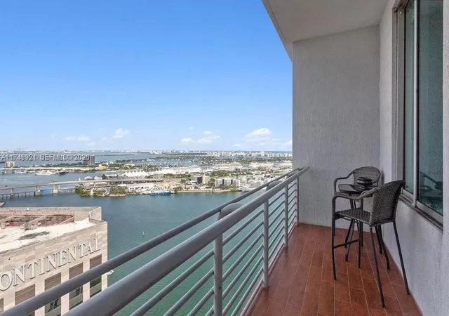 335-s-biscayne-blvd-uph02-miami-fl-33131/hzid_847fb720
