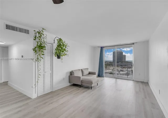 6900-bay-dr-11f-miami-beach-fl-33141/hzid_43a07b5d