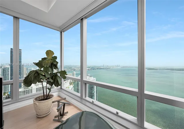 1425-brickell-ave-61e-miami-fl-33131/hzid_b547ef33