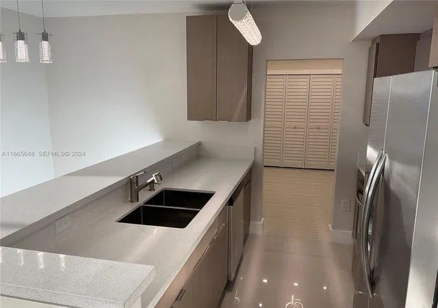 10185-collins-ave-406-bal-harbour-fl-33154/hzid_7f2a8d69