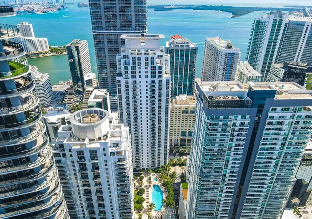 1060-brickell-ave-409-miami-fl-33131/hzid_b987668e