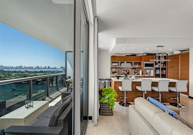 5875-collins-ave-1704-miami-beach-fl-33140/hzid_a36e474c