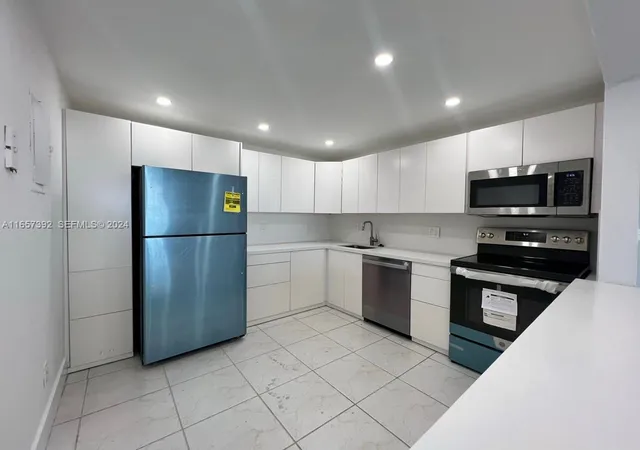 13499-biscayne-blvd-1405-north-miami-fl-33181/hzid_9b522d72