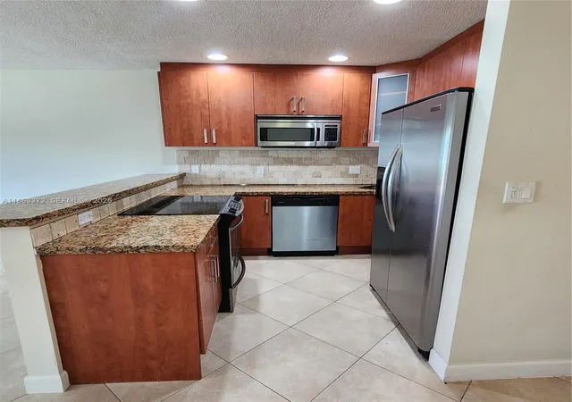 2170-ne-51st-ct-c3-fort-lauderdale-fl-33308/hzid_64c61f32