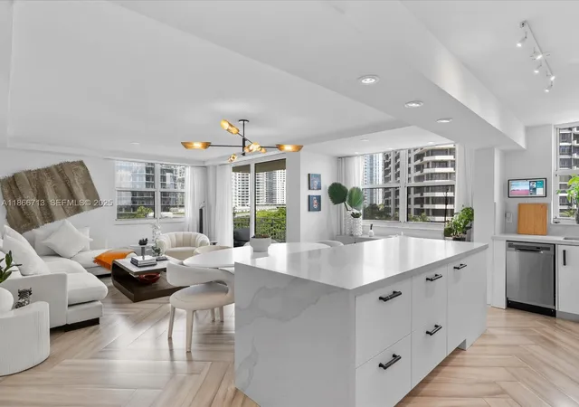 770-claughton-island-dr-701-miami-fl-33131/hzid_6599c96d