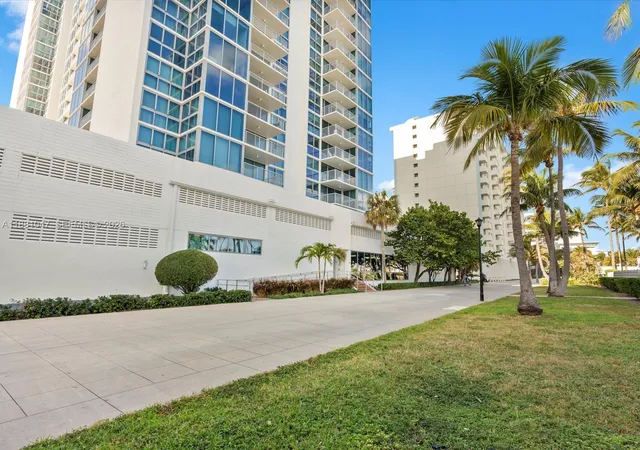 2655-collins-ave-510-miami-beach-fl-33140/hzid_3f332b1e