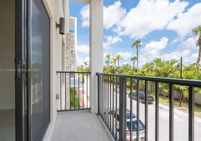 8001-nw-41st-st-f-208-doral-fl-33166/hzid_1036c975