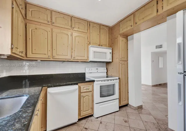 2025-ne-164th-st-716-north-miami-beach-fl-33162/hzid_ef374c7a