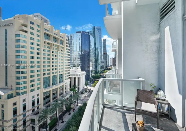 1060-brickell-ave-1203-miami-fl-33131/hzid_0da62413