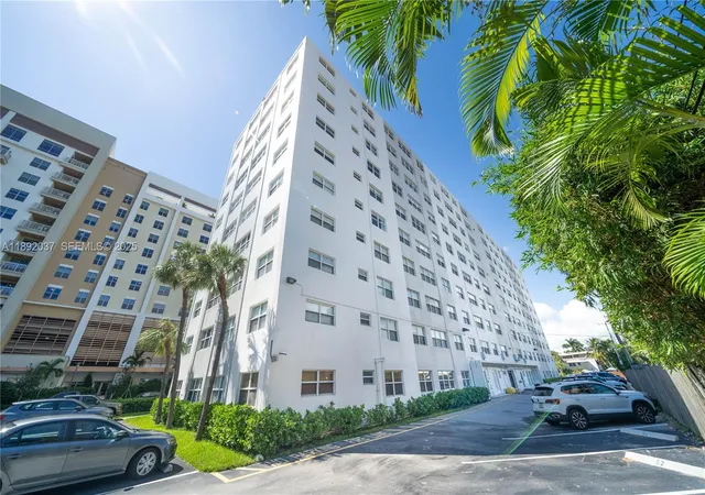2555-ne-11th-st-310-fort-lauderdale-fl-33304/hzid_704be311
