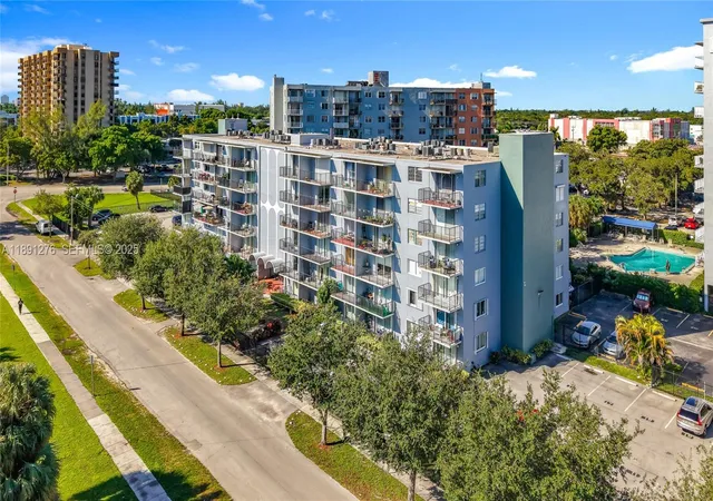 12500-ne-15th-ave-105-north-miami-fl-33161/hzid_6d2430fd