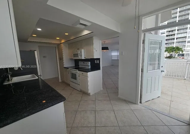 18041-biscayne-blvd-204-aventura-fl-33160/hzid_39710585