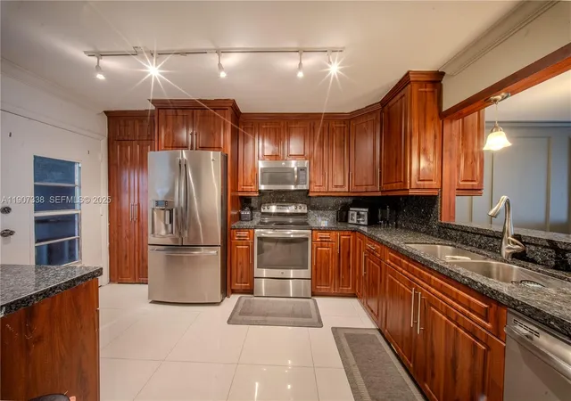 1660-ne-191st-st-4101-miami-fl-33179/hzid_e37c2147
