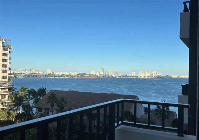 520-brickell-key-dr-a900-miami-fl-33131/hzid_db57c059
