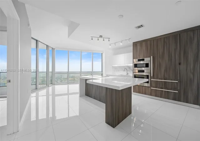851-ne-1st-ave-4204-miami-fl-33132/hzid_9248125e