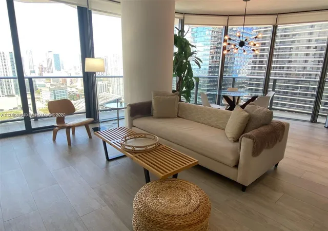55-sw-9th-street-3001-miami-fl-33130/hzid_57a93a94