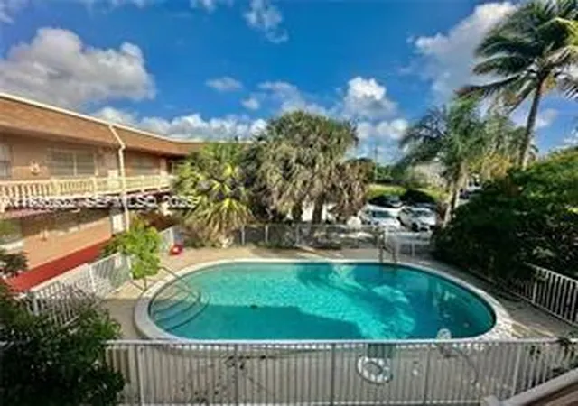 241-se-9th-ave-106-pompano-beach-fl-33060/hzid_d7e995bf