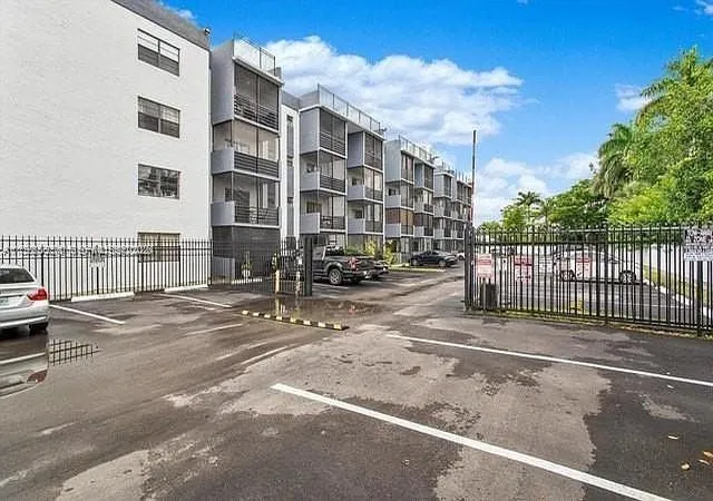 13500-ne-3rd-ct-205-north-miami-fl-33161/hzid_3ac2e19b