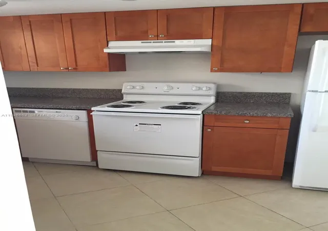 9375-fontainebleau-blvd-l423-miami-fl-33172/hzid_18c0a1ef