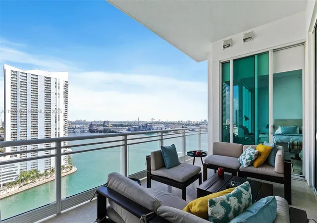 900-brickell-key-blvd-2002-miami-fl-33131/hzid_fd512883
