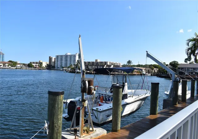16570-ne-26th-ave-3c-north-miami-beach-fl-33160/hzid_374545bf