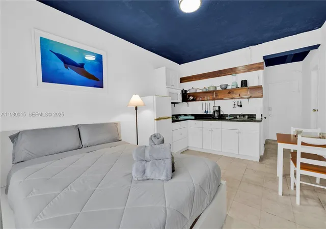 255-w-24th-st-302-miami-beach-fl-33140/hzid_a85bf5a6