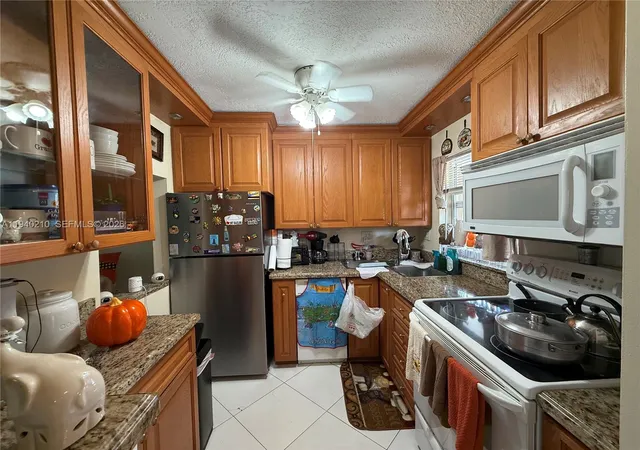9041-sunrise-lakes-blvd-207-sunrise-fl-33322/hzid_15a2a7aa
