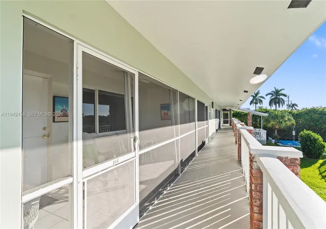 2541-ne-11th-street-212-pompano-beach-fl-33062/hzid_9c2e0193