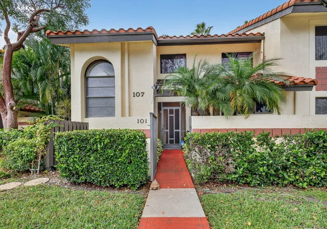 10215-n-circle-lake-dr-101-boynton-beach-fl-33437/hzid_577a6240