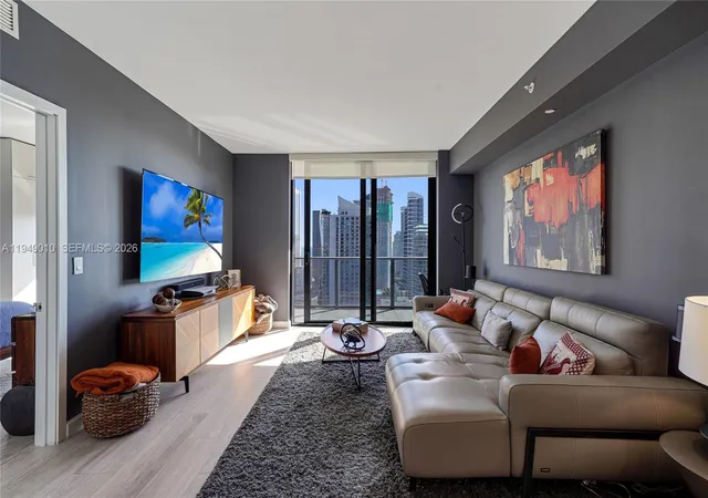 45-sw-9th-st-3405-miami-fl-33130/hzid_b6a5e34f