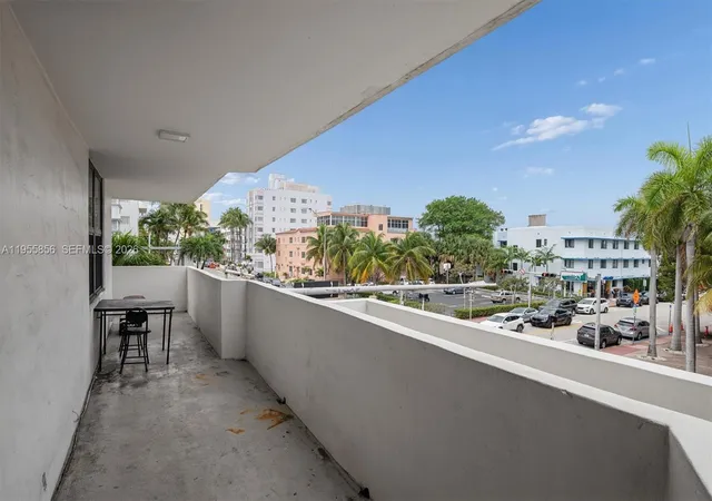 4301-collins-ave-202-miami-beach-fl-33140/hzid_ff4f447e