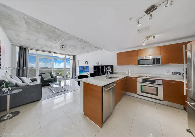 3250-ne-1st-ave-811-miami-fl-33137/hzid_5516bdf5