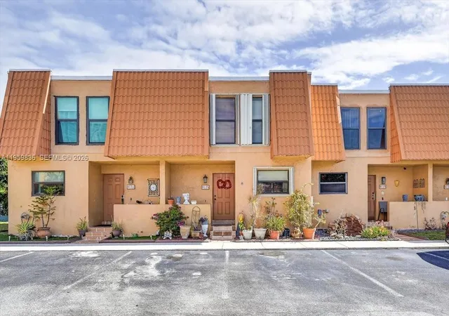 9125-limetree-ln-168-pembroke-pines-fl-33024/hzid_f62985de