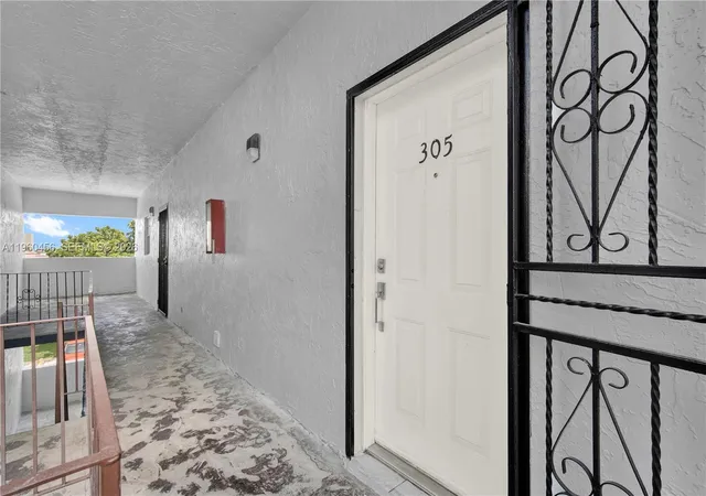 1555-w-44th-pl-305-hialeah-fl-33012/hzid_78990e55