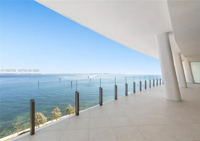 5 Grv Isle Dr