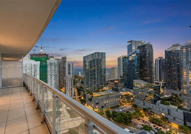 92-sw-3rd-st-3804-miami-fl-33130/hzid_ae708d7c