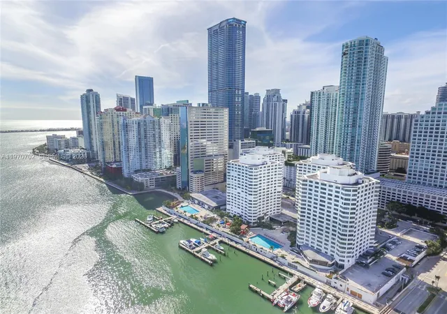 999-brickell-bay-dr-303-miami-fl-33131/hzid_5a7ca36b