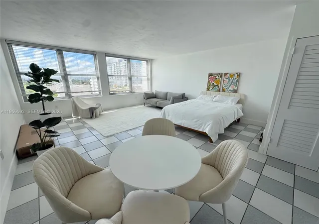 2899-collins-ave-740-miami-beach-fl-33140/hzid_2c3e5805