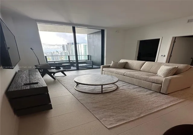 159-ne-6th-st-4811-miami-fl-33132/hzid_2098065e