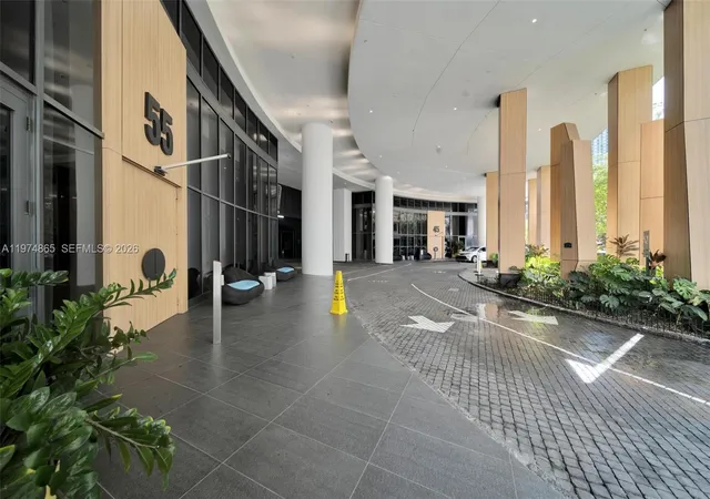55-sw-9th-st-4406-miami-fl-33130/hzid_b9021a9e