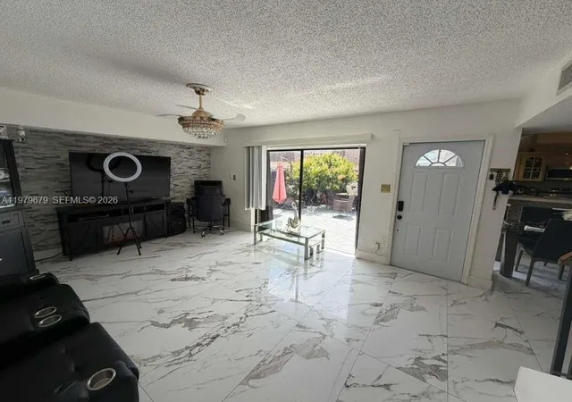 8209-sw-23rd-court-17c-north-lauderdale-fl-33068/hzid_9b6ed22d