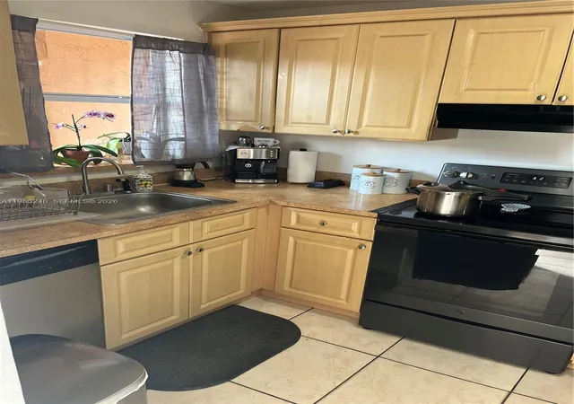 4331-w-11th-ln-65-hialeah-fl-33012/hzid_3b23ca9c